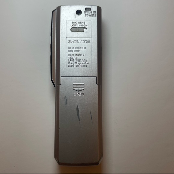 Sony ICD-B100 Handheld Silver Digital Voice Recorder 16MB 8 Hours Recording Time - Picture 9 of 16